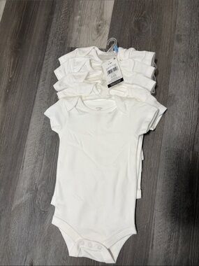 White 5 pack bodysuits